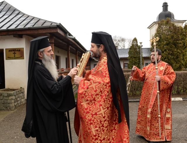 Liturghie săvârșită de IPS Mitropolit Teofan la Mănăstirea Hlincea