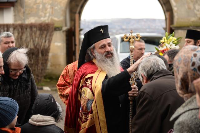 Liturghie săvârșită de IPS Mitropolit Teofan la Mănăstirea Hlincea
