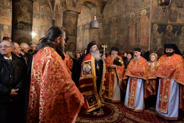 Liturghie săvârșită de IPS Mitropolit Teofan la Mănăstirea Hlincea