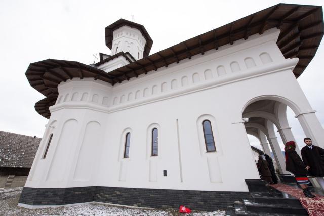PS Damaschin Dorneanul, la Vicovu de Sus: „Biserica cea vie ține biserica de zid, nu invers”
