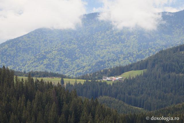 (Foto) Muntele Ceahlău și Schitul Stănile