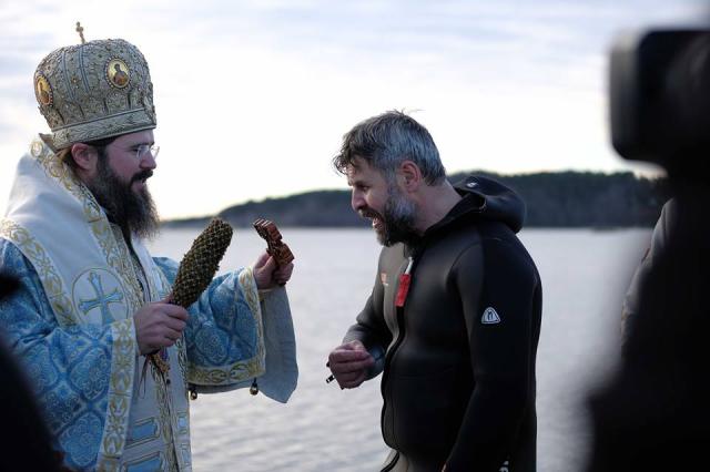 Preasfințitul Macarie Drăgoi: „Noi cufundăm Sfânta Cruce în apele Mării Nordului nu doar pentru noi, ci pentru a aduce și aici binecuvântarea și puterea lui Dumnezeu”