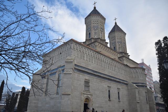 Liturghie arhierească la hramul Mănăstirii „Sfinţii Trei Ierarhi“ din Iaşi