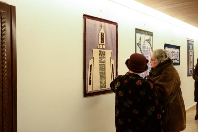 Expoziție de artă textilă la Muzeul Mitropolitan din Iași: „Interferențe”