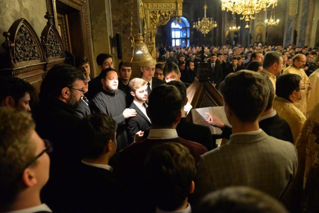 Sfinții Trei Ierarhi i-au reunit în rugăciune pe studenții teologi și pe seminariștii ieșeni