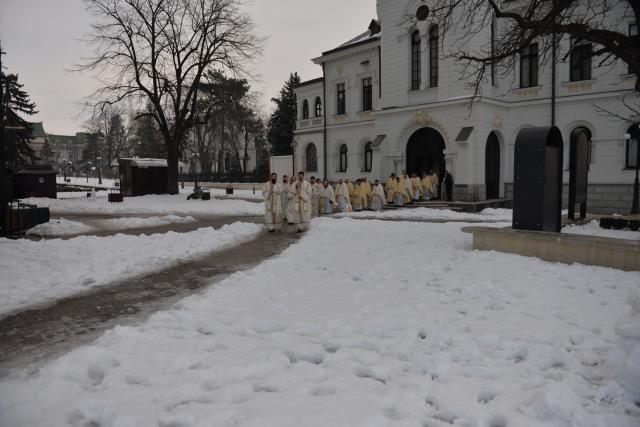 Sfinții Trei Ierarhi i-au reunit în rugăciune pe studenții teologi și pe seminariștii ieșeni