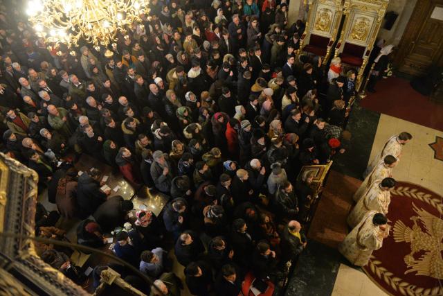 Sfinții Trei Ierarhi i-au reunit în rugăciune pe studenții teologi și pe seminariștii ieșeni