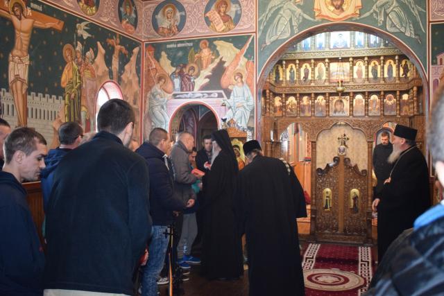 Liturghie oficiată de IPS Mitropolit Teofan la Penitenciarul Botoșani: „Toți oamenii sunt iubiți de Dumnezeu”