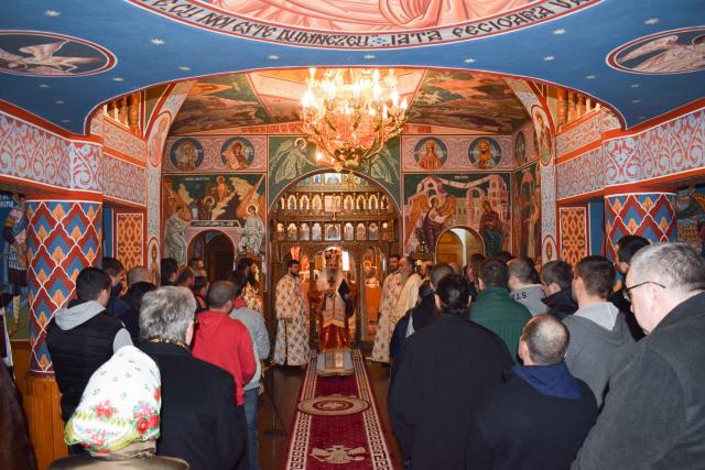 Liturghie oficiată de IPS Mitropolit Teofan la Penitenciarul Botoșani: „Toți oamenii sunt iubiți de Dumnezeu”