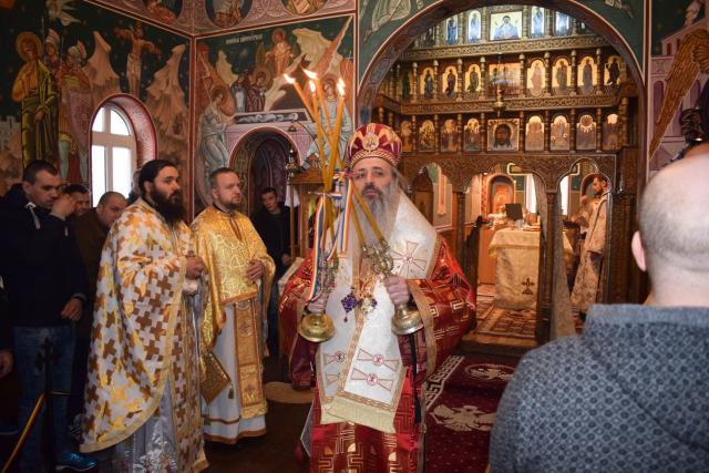 Liturghie oficiată de IPS Mitropolit Teofan la Penitenciarul Botoșani: „Toți oamenii sunt iubiți de Dumnezeu”