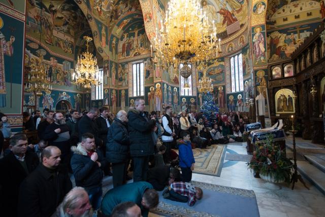 Hram la Sihăstria Putnei: „În momentul în care păcătuim, se face zid între noi și Dumnezeu”