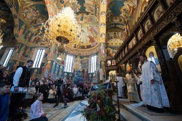 Hram la Sihăstria Putnei: „În momentul în care păcătuim, se face zid între noi și Dumnezeu”