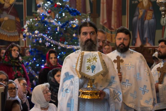Hram la Sihăstria Putnei: „În momentul în care păcătuim, se face zid între noi și Dumnezeu”