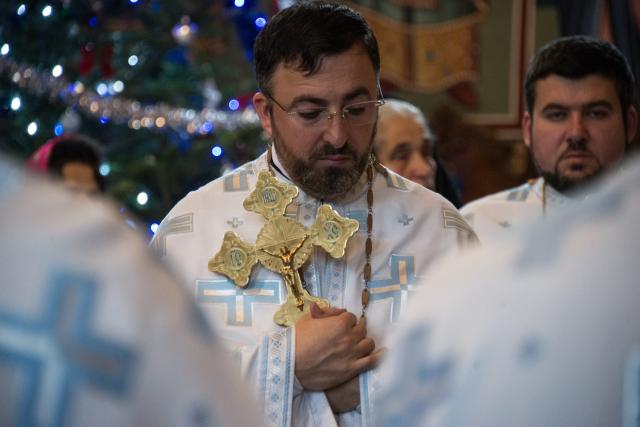 Hram la Sihăstria Putnei: „În momentul în care păcătuim, se face zid între noi și Dumnezeu”