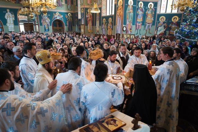 Hram la Sihăstria Putnei: „În momentul în care păcătuim, se face zid între noi și Dumnezeu”