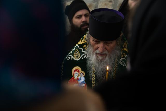 Hram la Sihăstria Putnei: „În momentul în care păcătuim, se face zid între noi și Dumnezeu”