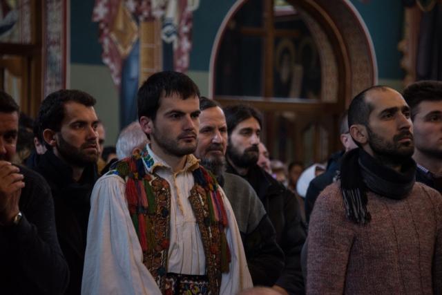 Hram la Sihăstria Putnei: „În momentul în care păcătuim, se face zid între noi și Dumnezeu”