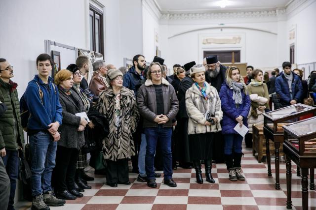 (Video) Expoziția „Crucea, de la comunitate la comuniune. 100 de cruci la 100 de ani"