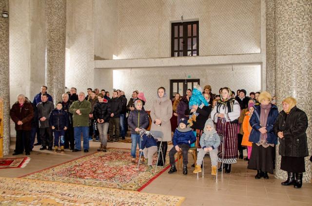 IPS Mitropolit Teofan, în Parohia botoșăneană Doina: „Simțim nevoia prezenței în viața noastră a Maicii Domnului”