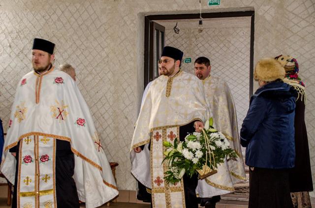 IPS Mitropolit Teofan, în Parohia botoșăneană Doina: „Simțim nevoia prezenței în viața noastră a Maicii Domnului”