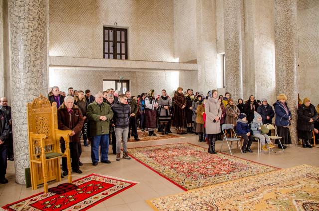 IPS Mitropolit Teofan, în Parohia botoșăneană Doina: „Simțim nevoia prezenței în viața noastră a Maicii Domnului”