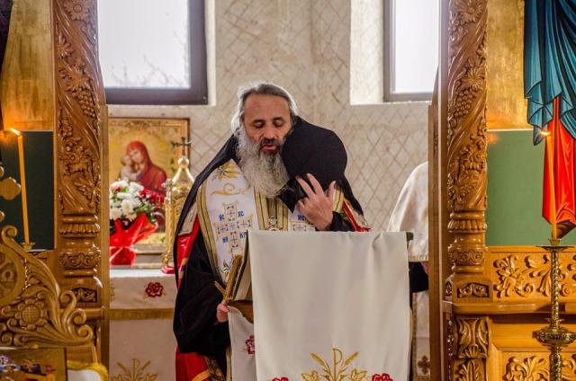 IPS Mitropolit Teofan, în Parohia botoșăneană Doina: „Simțim nevoia prezenței în viața noastră a Maicii Domnului”