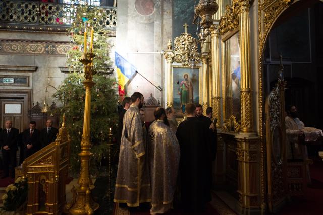 Sfinţirea cea mare a apei la Catedrala Mitropolitană din Iaşi: „Curățește-te, omule, de tot ceea ce ai adunat ca întinăciune și păcat!”
