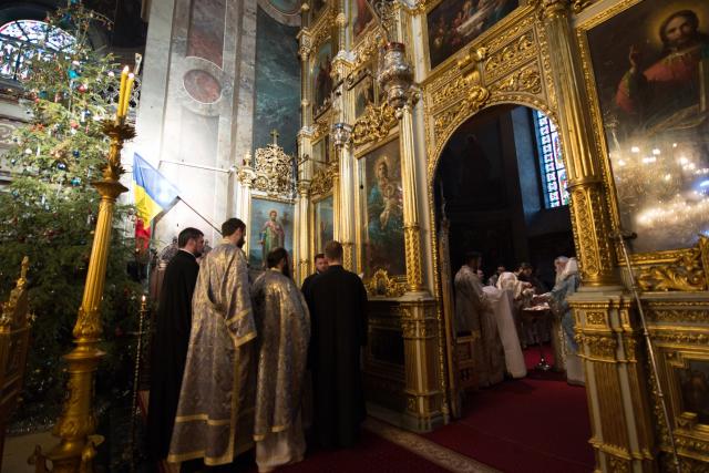 Sfinţirea cea mare a apei la Catedrala Mitropolitană din Iaşi: „Curățește-te, omule, de tot ceea ce ai adunat ca întinăciune și păcat!”