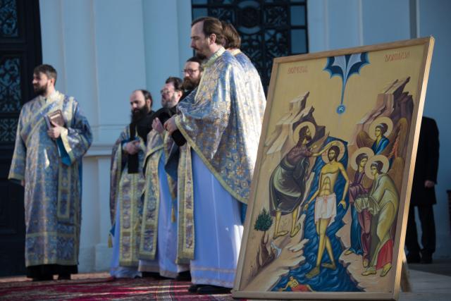 Sfinţirea cea mare a apei la Catedrala Mitropolitană din Iaşi: „Curățește-te, omule, de tot ceea ce ai adunat ca întinăciune și păcat!”