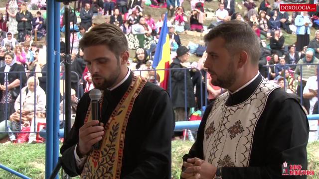(Video) Acatistul Adormirii Maicii Domnului - Mănăstirea Nicula