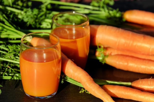 De ce este recomandat să consumăm suc de morcov?