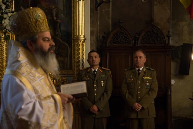 5 ierarhi și zeci de preoți și diaconi, la hramul istoric al Catedralei Mitropolitane din Iași