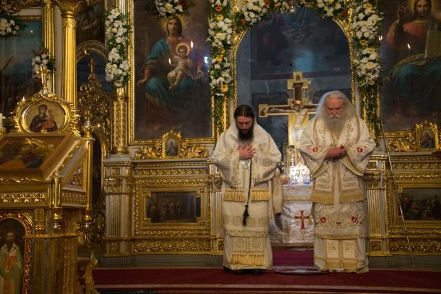 5 ierarhi și zeci de preoți și diaconi, la hramul istoric al Catedralei Mitropolitane din Iași