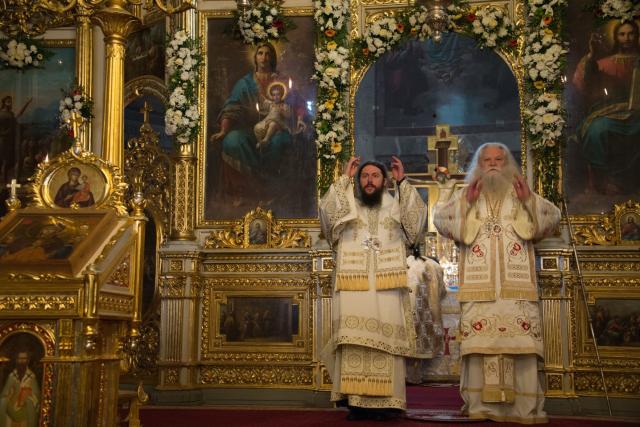 5 ierarhi și zeci de preoți și diaconi, la hramul istoric al Catedralei Mitropolitane din Iași