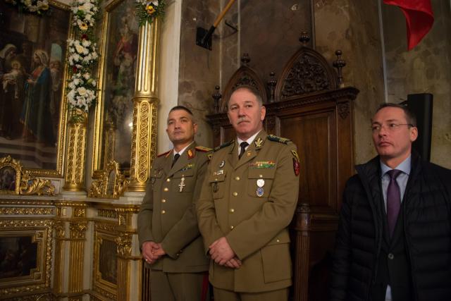 5 ierarhi și zeci de preoți și diaconi, la hramul istoric al Catedralei Mitropolitane din Iași