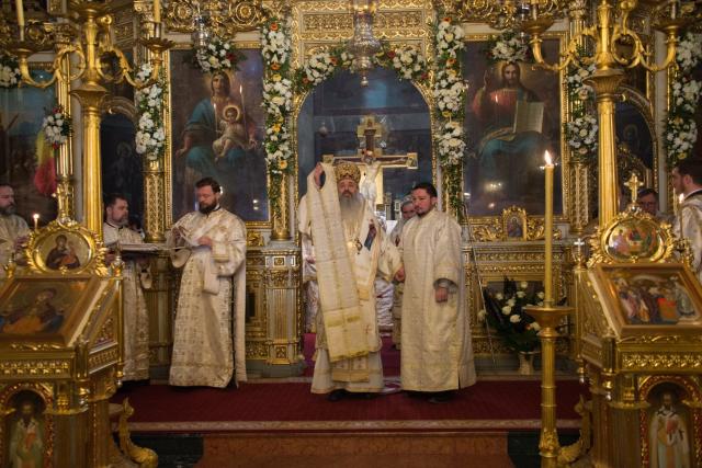 5 ierarhi și zeci de preoți și diaconi, la hramul istoric al Catedralei Mitropolitane din Iași