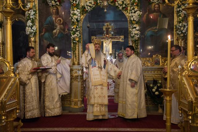 5 ierarhi și zeci de preoți și diaconi, la hramul istoric al Catedralei Mitropolitane din Iași