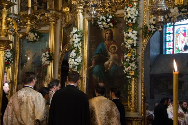 5 ierarhi și zeci de preoți și diaconi, la hramul istoric al Catedralei Mitropolitane din Iași
