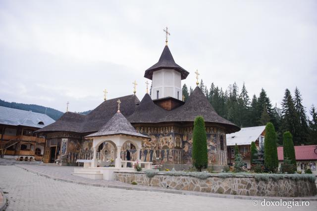 (Foto) Petru Vodă – Mănăstirea ctitorită în amintirea pătimitorilor din închisorile comuniste
