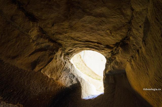 peștera de la mănăstirea rupestră din Șinca Veche