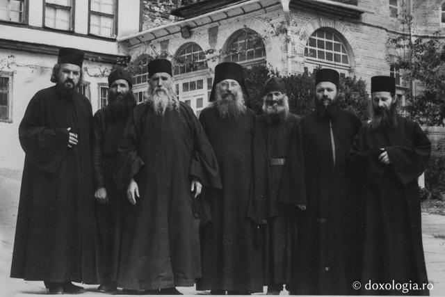 fotografie cu părintele Cleopa la Mănăstirea Rusikon