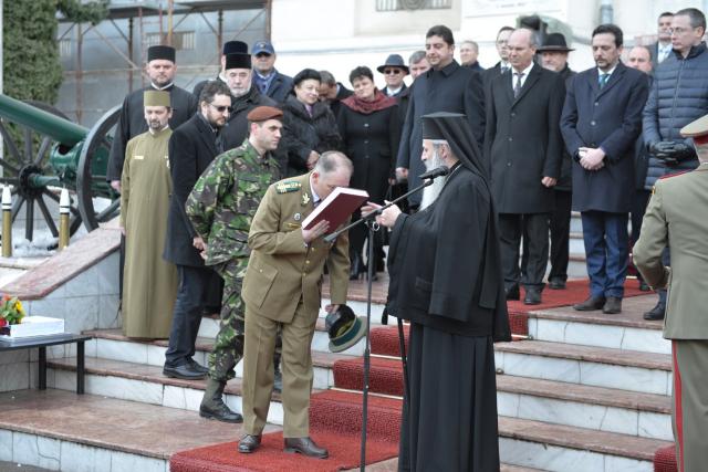 Schimbare de comandă la Brigada 15 Mecanizată „Podu Înalt”: „Atât Crucea, cât și drapelul, inspiră pe cei care se așază sub egida lor”