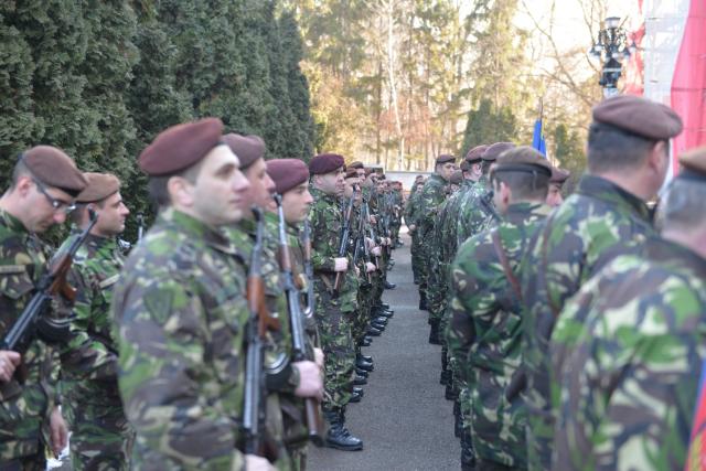 Schimbare de comandă la Brigada 15 Mecanizată „Podu Înalt”: „Atât Crucea, cât și drapelul, inspiră pe cei care se așază sub egida lor”