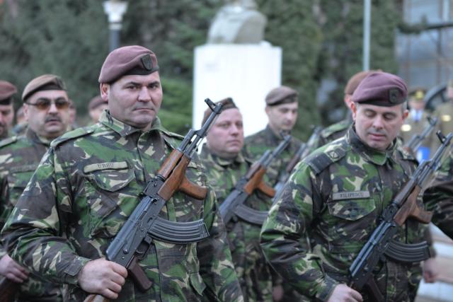 Schimbare de comandă la Brigada 15 Mecanizată „Podu Înalt”: „Atât Crucea, cât și drapelul, inspiră pe cei care se așază sub egida lor”
