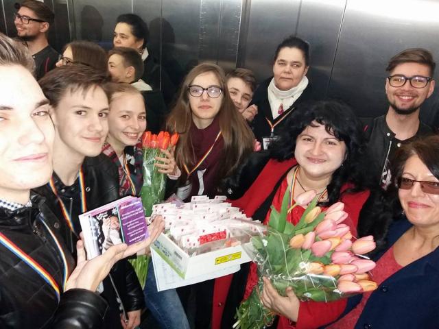 Flori în dar, cu prilejul zilei de 8 martie