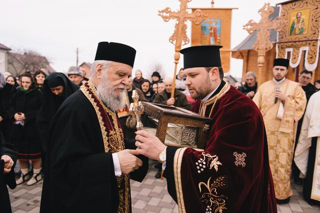 Cinstitul Brâu al Maicii Domnului a poposit în biserica „Sfinții Împărați Constantin și Elena”  - Straja