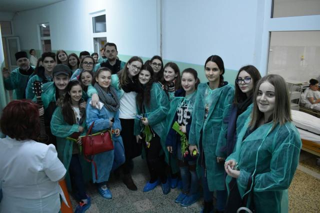 Mărţişoare în dar pacienţilor din Spitalul Judeţean Neamţ