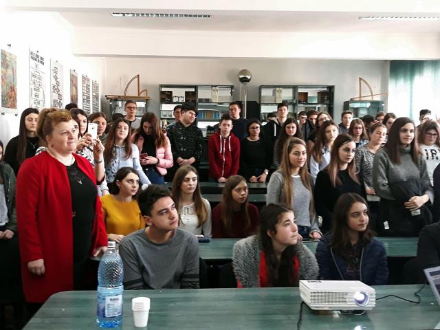 „Bucuria Unirii şi regii României“ la Colegiul Naţional „Mihai Sadoveanu“ din Paşcani