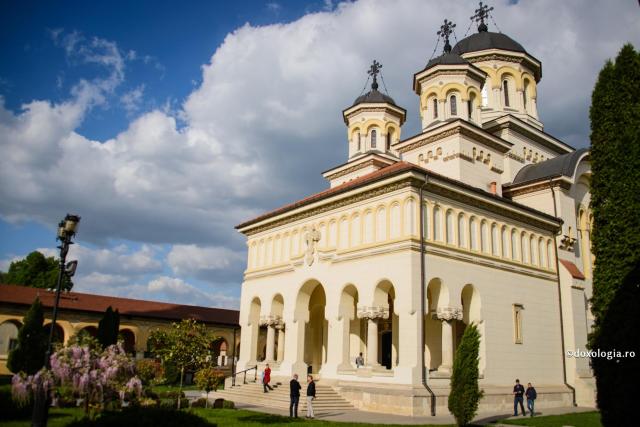 „Unirea românilor și a tuturor teritoriilor locuite de dânșii cu România”