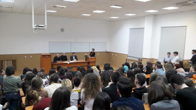 Seara preclinică „Lumina spirituală şi cunoaşterea raţională“ la Universitatea de Medicină din Iaşi